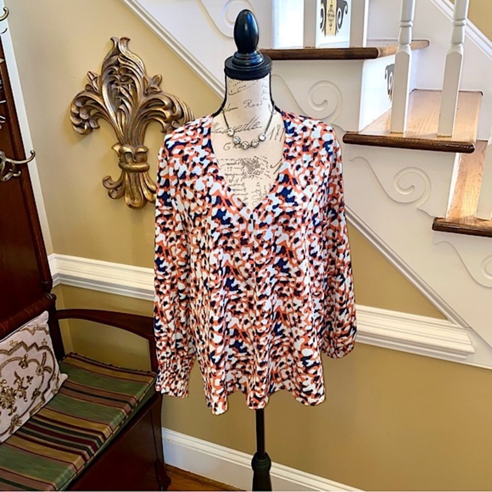 JODIFL animal print smocked cuff blouse - Picture 4 of 10